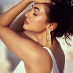 Sonal Chauhan Instagram - 𝓖𝓞𝓛𝓓 𝓢𝓞𝓤𝓛 ✨💫 . . . . . . . . . . . . . . . . . . . . . . . . 📸 @dieppj #love #sonalchauhan #sun #shadow #color #friday #gold