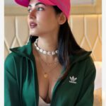 Sonal Chauhan Instagram - 𝓗𝓲 𝓦𝓮𝓮𝓴𝓮𝓷𝓭 🧸🎀🩵 📸 @himanichauhan . . . . . . . . . . . . . . . . . . #saturday #love #sonalchauhan #gold #pool