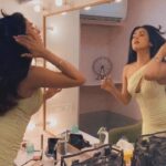 Sonal Chauhan Instagram - 𝓥𝓪𝓷𝓲𝓽𝔂 𝓘𝓷𝓼𝓪𝓷𝓲𝓽𝔂 💅💄💋 . . . . . . . . . . . . . . . . . . . #gold #sonalchauhan #love #oops #reels #makeup #makeupaddict #vanity