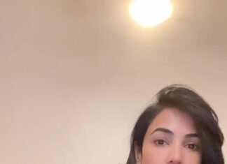 Sonal Chauhan Instagram - Ooooooops!!!! Does this ever happen to you??? 🤦‍♀️ . . . . . . . . . . . . . . . . . . . #bloopers #lol #sonalchauhan #love #oops #reels