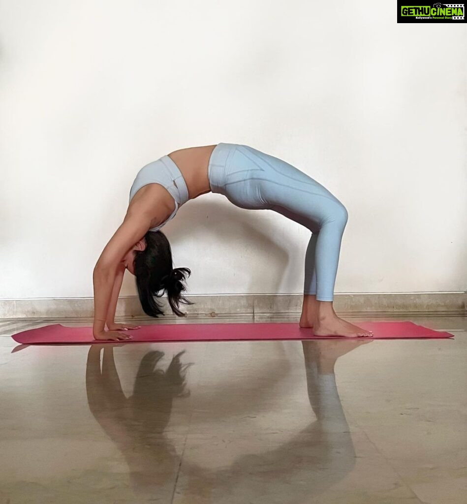 Sonal Chauhan Instagram - Which Asana should i try next ??? 🧘‍♀️✨ . . . . . . . . . . . . . . . . . . . . . . . 📸 @himanichauhan #love #sonalchauhan #morning #sun #wellness #color #yoga #gold #peace #yogalife #yogagirl