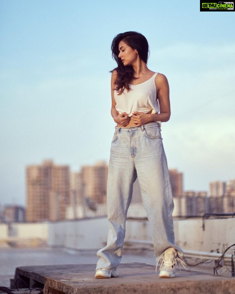 Sonal Chauhan Instagram - Which one is better ? 1 or 2? . . . . . . . . . . . . . . . . . . . . . . . . 📸 @dieppj #love #sonalchauhan #friends #sun #shadow #color #sunday #gold