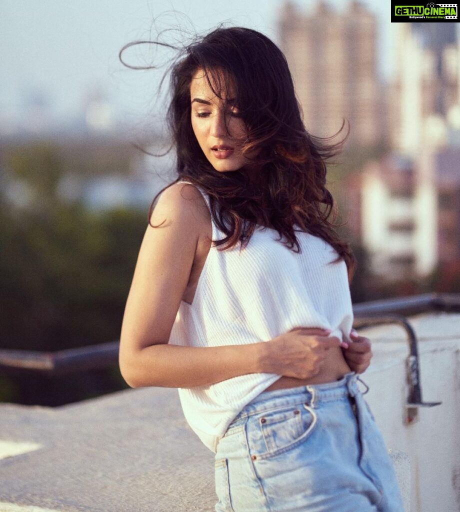 Sonal Chauhan Instagram - Which one is better ? 1 or 2? . . . . . . . . . . . . . . . . . . . . . . . . 📸 @dieppj #love #sonalchauhan #friends #sun #shadow #color #sunday #gold