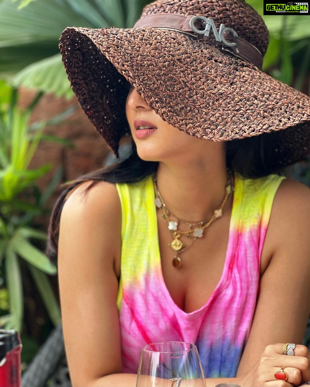 Sonal Chauhan Instagram - 🏝️👒🦄 . . . . . . . . . . . . . . . . . . . . . . . . . #love #pool #sonalchauhan #gold #weekend
