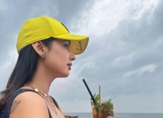 Sonal Chauhan Instagram - 11.11 𝓜𝓪𝓴𝓮 𝓪 𝔀𝓲𝓼𝓱 🍀 . . . . . . . . . . . . . . . . . . . . . . . . . . . #live #lucky #gold #sonalchauhan #beach