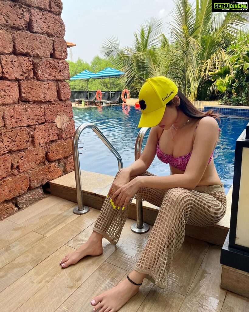 Sonal Chauhan Instagram - 𝓛𝓲𝓿𝓲𝓷' 𝓛𝓾𝓬𝓴𝔂 🍀 . . . . . . . . . . . . . . . . . . . . . . . . . . . #live #lucky #gold #sonalchauhan #pool