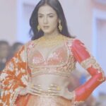 Sonal Chauhan Instagram - 𝓢𝓬𝓮𝓷𝓮𝓼 𝓯𝓻𝓸𝓶 𝓽𝓱𝓮 𝓻𝓪𝓶𝓹 💋🎀💋 . . . . . . . . . . . . . . . . . . . . . . . . . . . . . . . . . . 🎥 courtesy ~ @suhel_photo #show #showstopper #day #2023 #love #trending #reelsinstagram #reels #million #videoediting #video #sonalchauhan #love #indian #fashion #punetimes #fashioneeek #gold