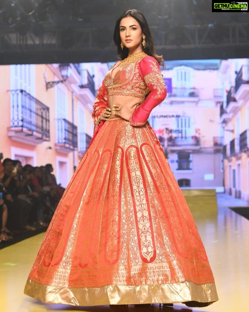 Sonal Chauhan Instagram - PUNE, you’re so always special ♥️ Loved every bit of walking as the show stopper yesterday for the extremely talented designer duo @shrutimangaaysh at the @punetimesonline fashion week. The beautiful jewellery by @pngjewellers completed my look. Every piece was exquisite. A big thank you to @timesfashionweek Always fun ♥️ . . . . . . . . . . . . . . . . . . . . . . . . . . . . Beauty by @vijaysharmahairandmakeup #sonalchauhan #showstopper #love #pune #PTFW #PTFW23 #PuneTimesFashionWeek #PuneTimesFashionWeek2023 #PTFW2023 #TimesFashionWeek #shrutimangaaysh #png #makeup #beauty #indian Pune, Maharashtra