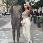 Sonal Chauhan Instagram - 𝓦𝓱𝓸 𝓭𝓲𝓭 𝓲𝓽 𝓫𝓮𝓽𝓽𝓮𝓻 ? 🤳 . . . . . . . . . . . . . . . . . . . . #love #sonalchauhan #saturday #drip #selfie #selflove #london
