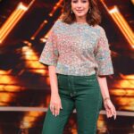 Sonali Bendre Instagram - It’s show time! 📹💚💗 #IndiasBestDancerAuditions Watch India's best dancer only on #SonyEntertainmentTelevision at 8pm, every Saturday-Sunday.