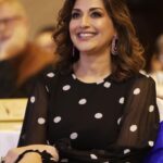 Sonali Bendre Instagram - 🖤🤍 Makeup: @divyachiblani15 Hair: @sandhyabellarae Jewellery: @isharya @elevate_promotions Dress: @zimmermann Shoes: @paulandrew