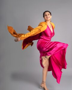 Sonali Bendre Instagram - Behind the lens on Monday, in the spotlight on Wednesday, and on your television screens on Saturday and Sunday…😋🩷

#IndiasBestDancer
