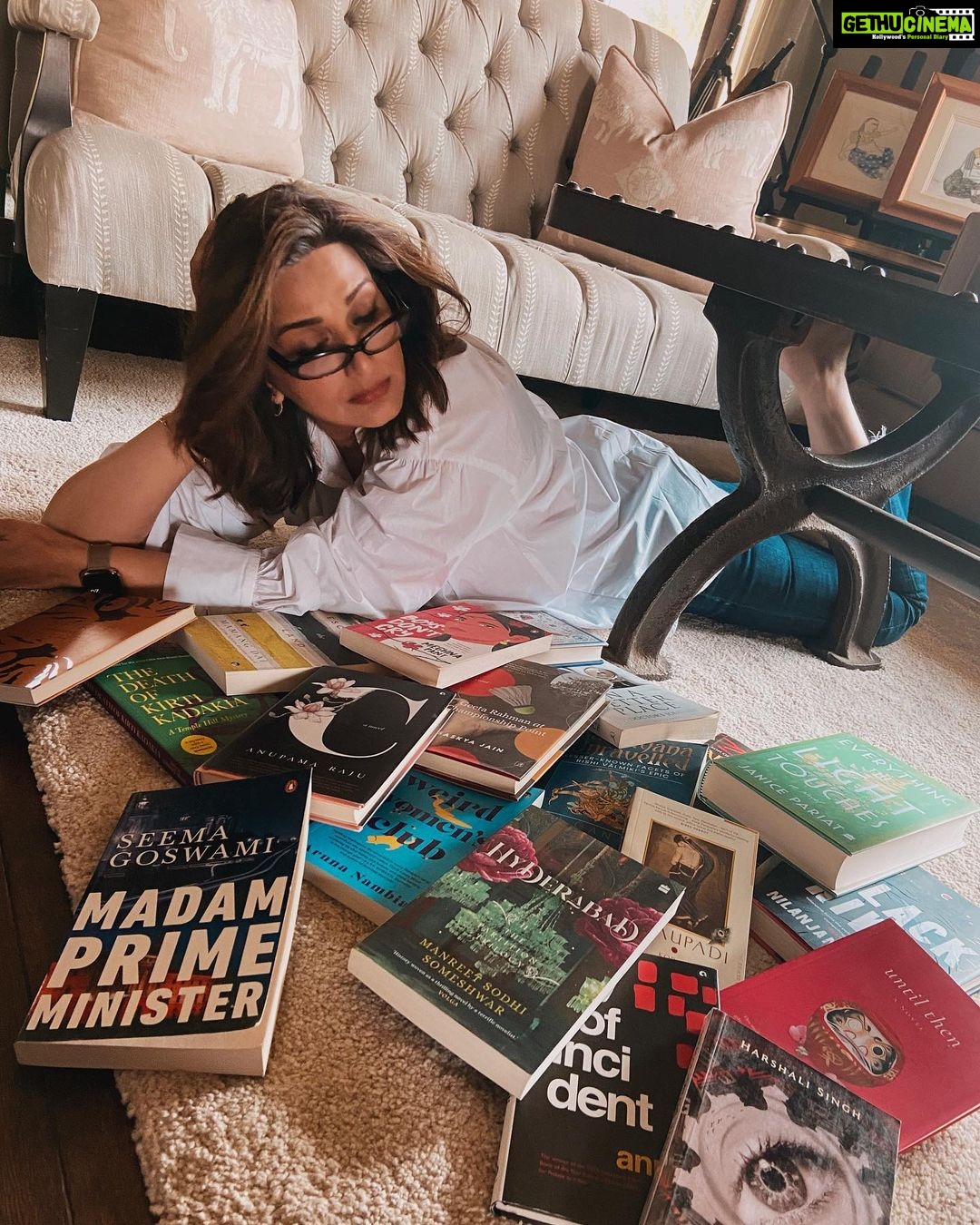 Sonali Bendre - 218K Likes - The @autherawards are around the corner and I'm thrilled to serve as the jury chair for the fiction category - it's one of my favorite genres. Reading the books was such an enriching experience... there were so many different voices and writing styles.
To all the women authors: Embrace your individuality and keep writing with authenticity and passion. Best of luck to all the nominees! ✨