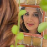 Sonali Bendre Instagram – The grass is greener in my reflection… 😋