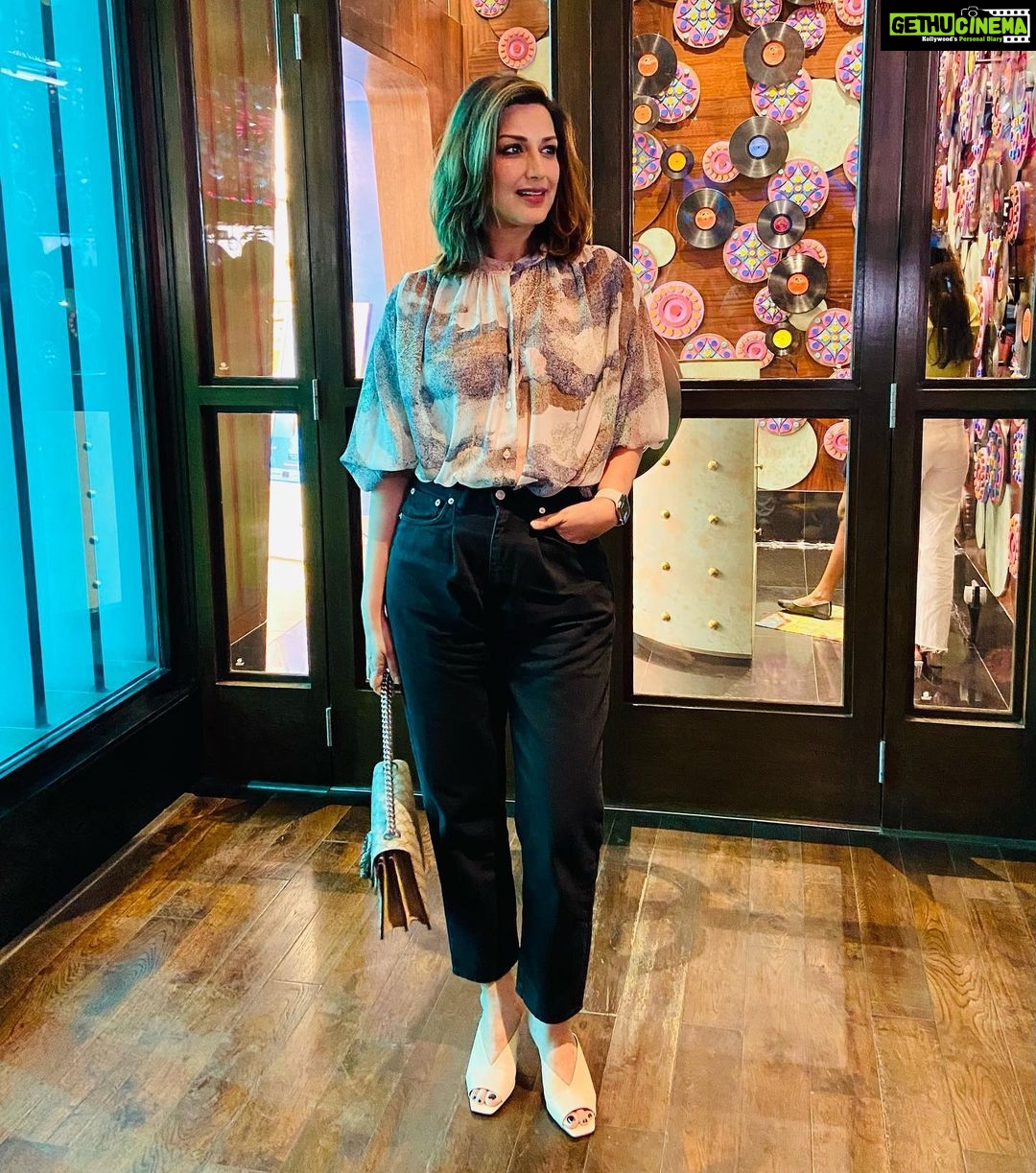 Sonali Bendre Instagram - Thank you for having me #MomsTalk @mybabychakra @themomsco! It was a pleasure to be a part of such a great panel ❤️⭐️