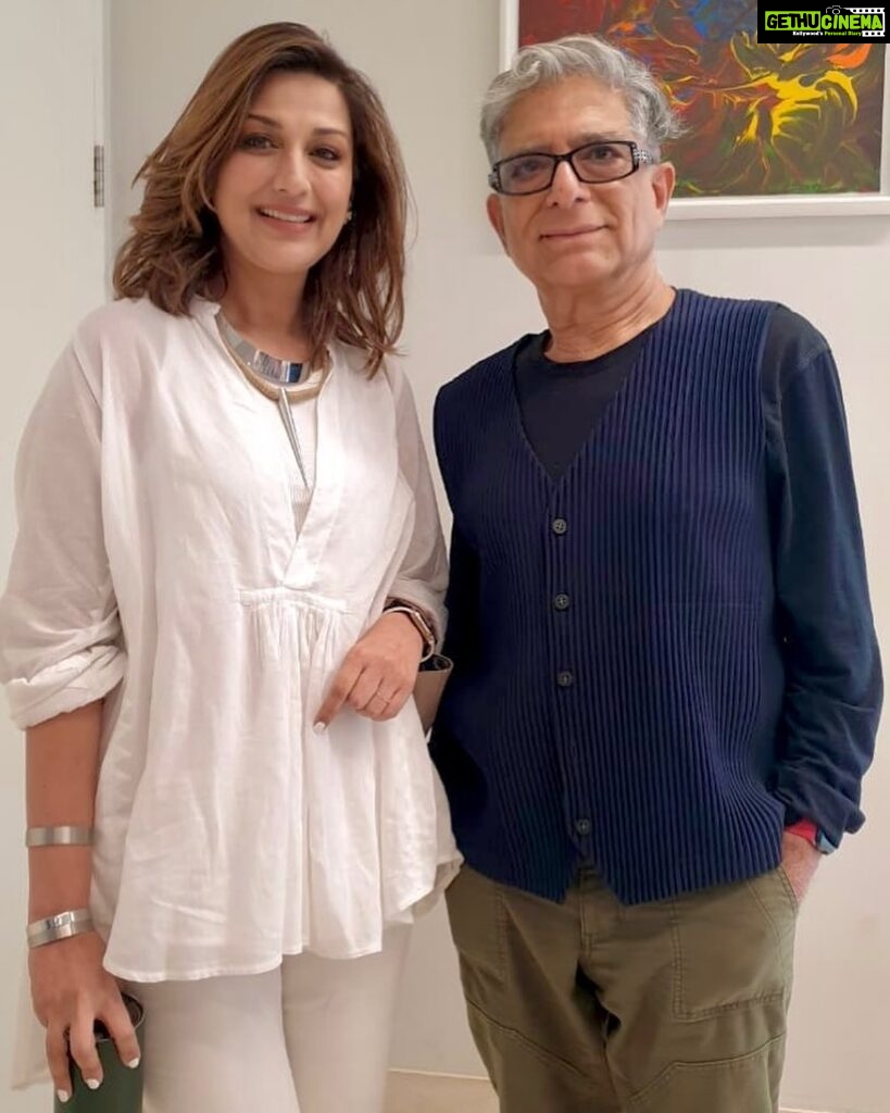 Sonali Bendre Instagram - And the process of healing continues… Yesterday, I met with Dr. Deepak Chopra, the pioneer of alternative medicine and it was such a fantastic meeting!! The conversation with him was so enlightening, which gave me a lot of food for thought… 😊 @deepakchopra