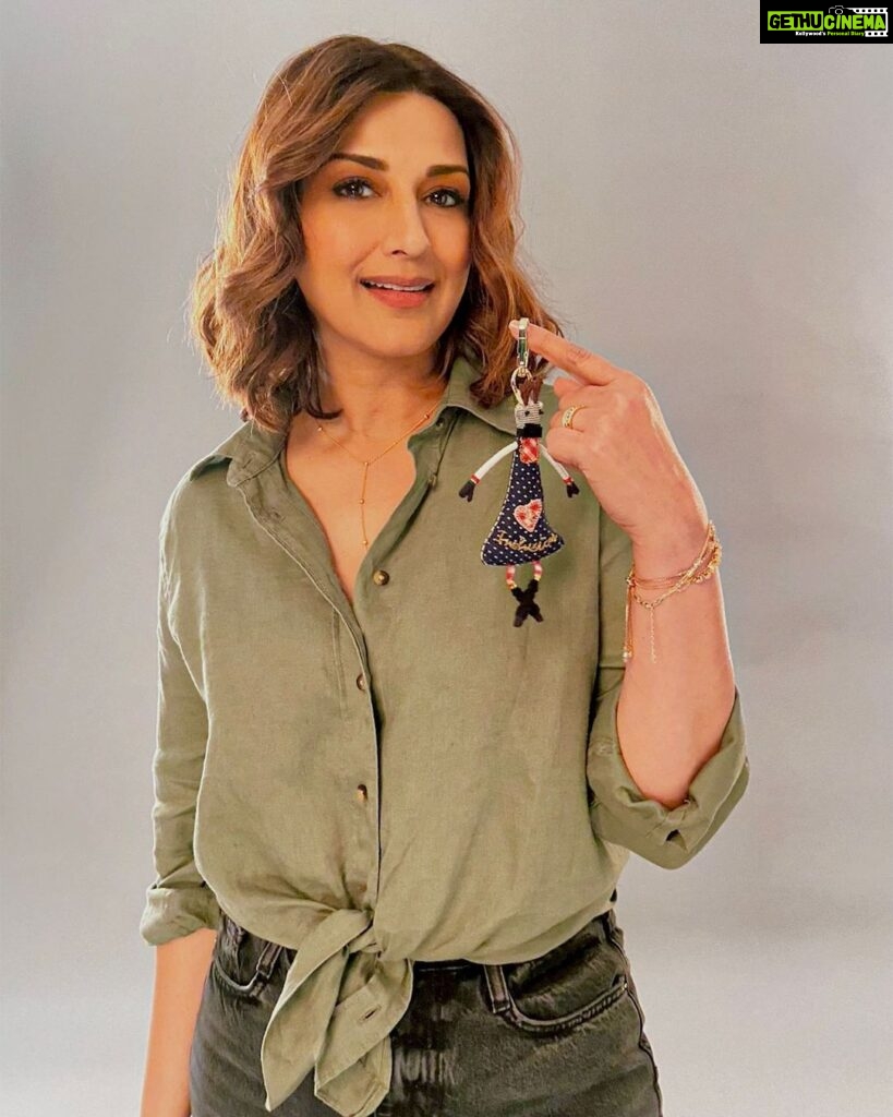 Sonali Bendre Instagram - With this Inclusion Mascot, I am proud to lend my support to the #ChooseToInclude Initiative. Today is World Disability Day, and Jai Vakeel Foundation, a non profit organization working in the space of intellectual disability has collaborated with Moonray, to bring together an aligned vision for inclusion and to create awareness. For example, did you know that 1 in every 50 Indians - over 26 million individuals - have Intellectual Disability (ID)? This Inclusion Mascot symbolizes a future that is inclusive for all - where dignity, diversity, inclusion and acceptance coexist… A world that has space for everyone in it! Join me in lending your support and become an ambassador of INCLUSION. #inclusion #thejaivakeelfoundation #moonray #choosetoinclude