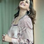 Sonali Bendre Instagram – 🌷💗🌸