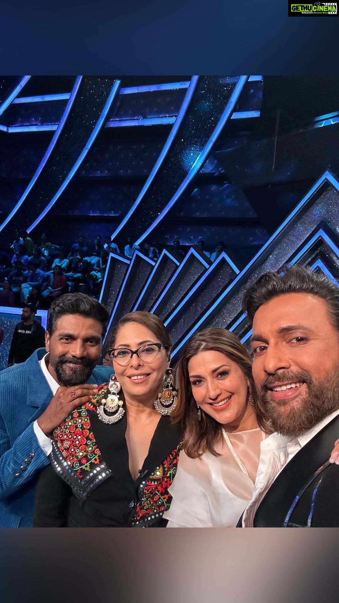 Sonali Bendre Instagram - Today happens to be International Dance Day, and I get to celebrate it with 3 dance legends😋💕 #MyHappyPlace #InternationalDanceDay Don’t forget to watch the grand premiere tonight only on @sonytvofficial 💜