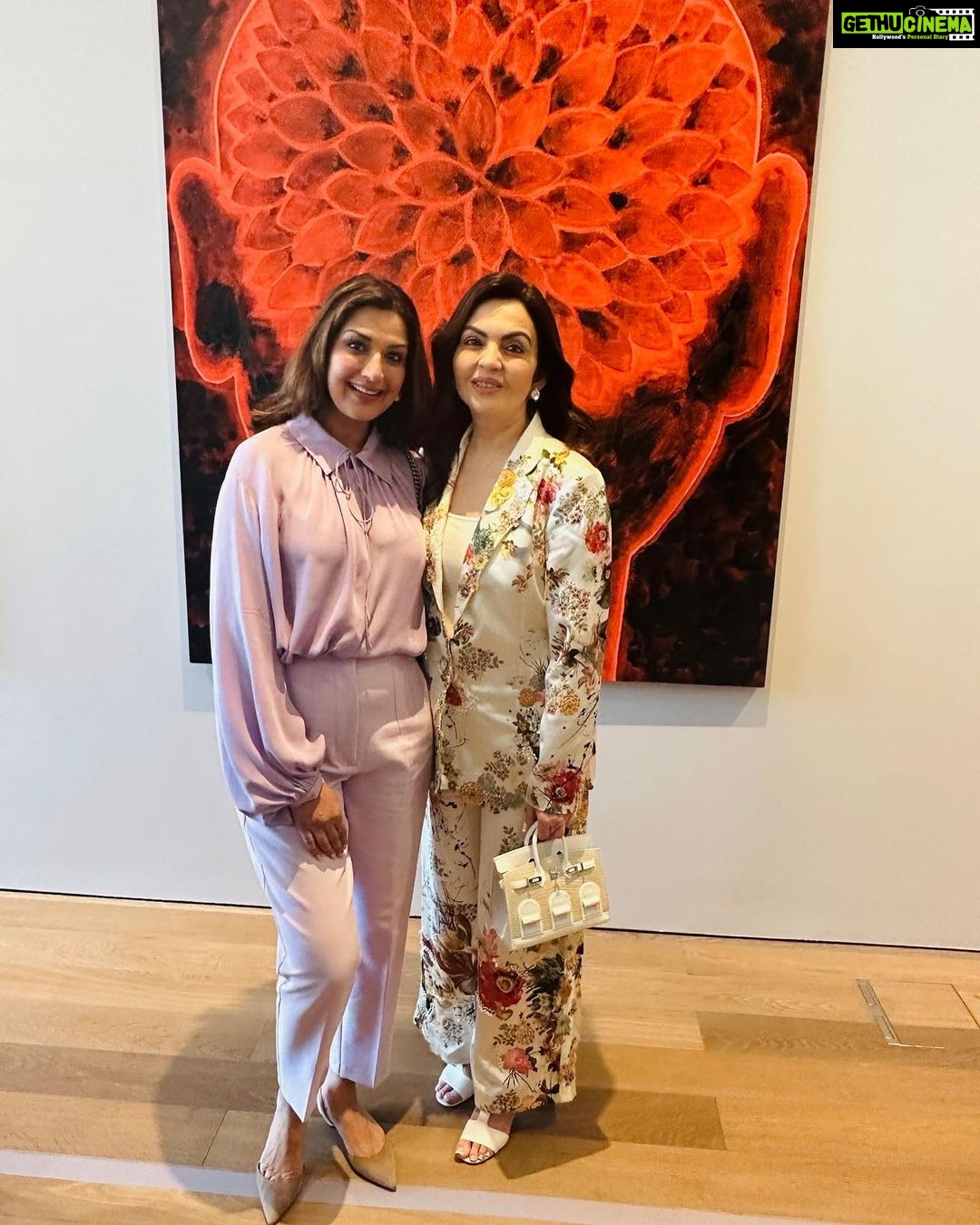 Sonali Bendre Instagram - The newly launched @nmacc.india is an absolute delight… something that truly needs to be experienced. Witnessing India's rich cultural legacy unfold through a wonderful display of music, theatre, fine arts, & crafts was truly magical! 🙌🏼❤️ Congratulations to #NitaAmbani and the Ambani family on giving Mumbai and India a much needs space for the arts to be explored in all its forms. The vision was audacious but it has been made a reality and as a keen follower of the arts, I couldn’t be happier.💕 Thank you @_iiishmagish for the invite! 🤗 #Gaurav #RashmiThakrey #MonaMehta