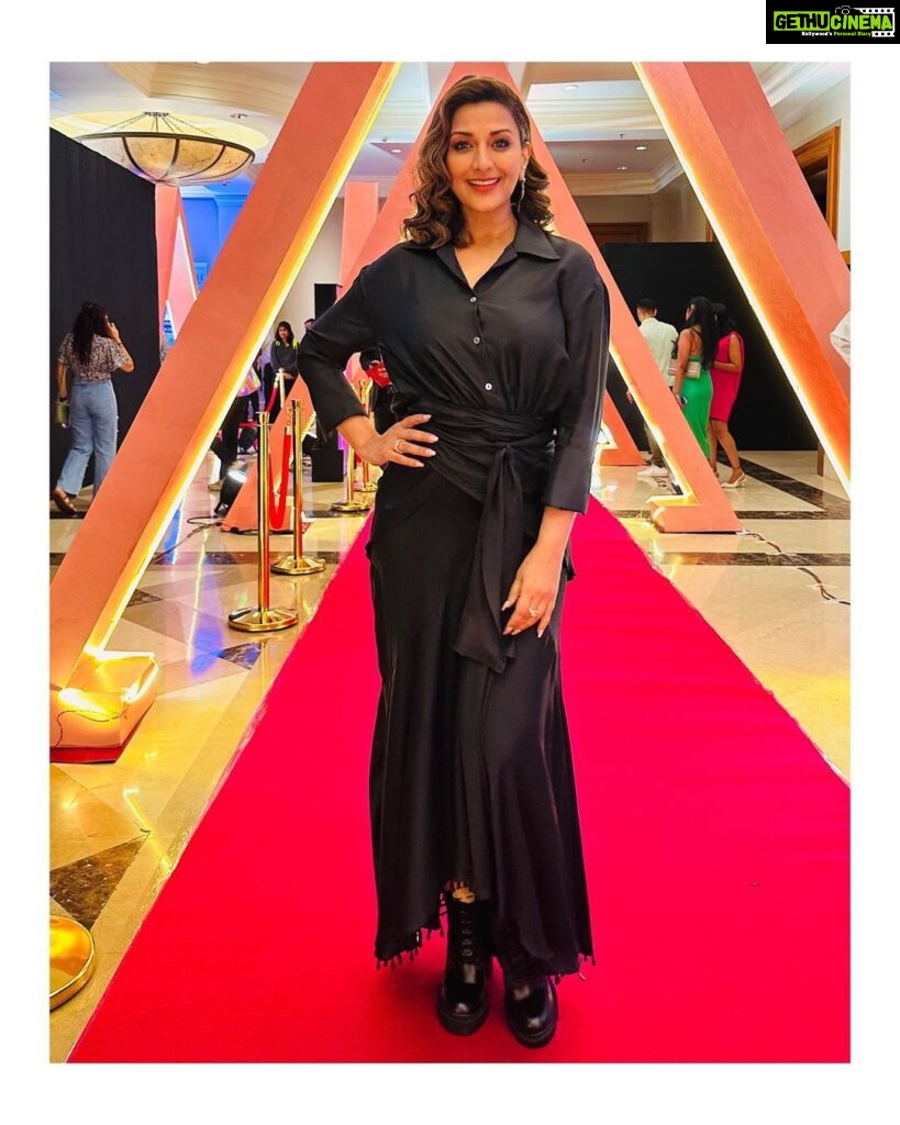 Sonali Bendre Instagram - All about last evening! 🖤 @realbollywoodhungama