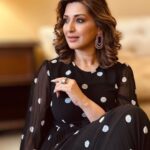 Sonali Bendre Instagram - 🖤🤍 Makeup: @divyachiblani15 Hair: @sandhyabellarae Jewellery: @isharya @elevate_promotions Dress: @zimmermann Shoes: @paulandrew