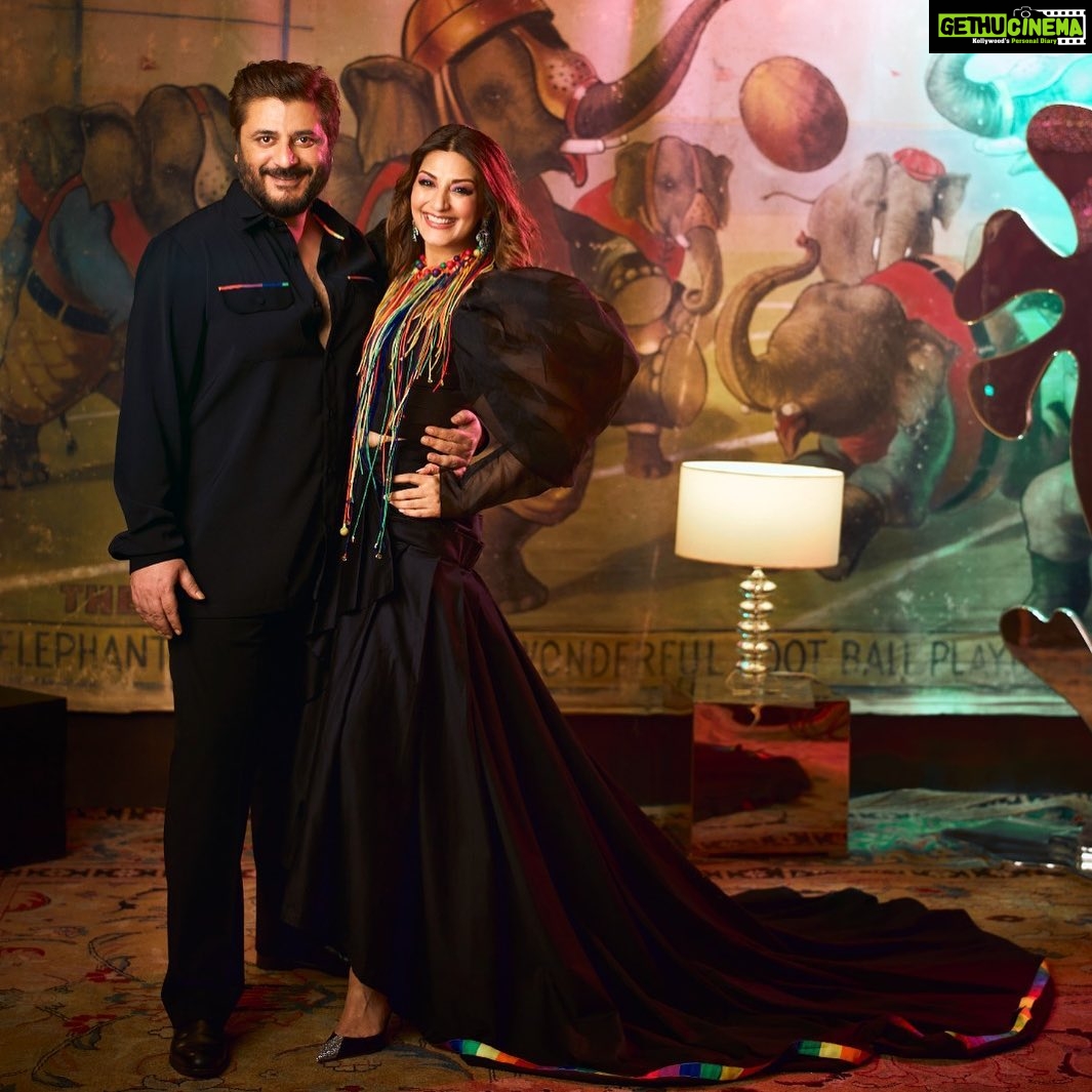 Sonali Bendre Instagram - Guests of Honour Sonali Bendre and Goldie Behl dazzle on the sets of ‘Satrangi’ - a cinematic celebration of Pride through couture. @iamsonalibendre @goldiebehl Styling: @mohitrai Assisted by: @shubhi.kumar Photography: @rohnpingalay Production: @akanshamaheshwari__ Make up: @divyachablani15 Jewellery: @renuoberoiluxuryjewellery Location: @thecharcoalproject Decor: @thedramaqueen2012 #satrangi #pride #pridemonth #pridecampaign #pride2023 #sonalibendre #celebration #colours #glory #fashion #flamboyance #drama #details #identity #community #fashionforward #original #abujanisandeepkhosla #gulabobyabusandeep #abujani #sandeepkhosla