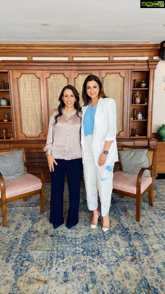 Sonali Bendre Instagram - As we look to the future, technology and health are two facets that will be a pivotal part of our lives. And we are already seeing strides being made in this regard.  Leading the charge and innovation is @apple, particularly with Apple Watch. So needless to say when the opportunity to sit down with Dr. Sumbul Desai for a conversation presented itself... I was excited. She’s Apple’s Vice President of Health, and plays a pivotal part leading the teams that create the health features on iPhone and Apple Watch like Cycle Tracking, Sleep Stages and Medications amongst others.  Her passion for human health and technology has been a core focus of her career and was very evident in my conversation with her. I'm just going to say that this is part 1 of our conversation because at the end of this chat, we still had so much more to talk about. So, until next time Sumbul!