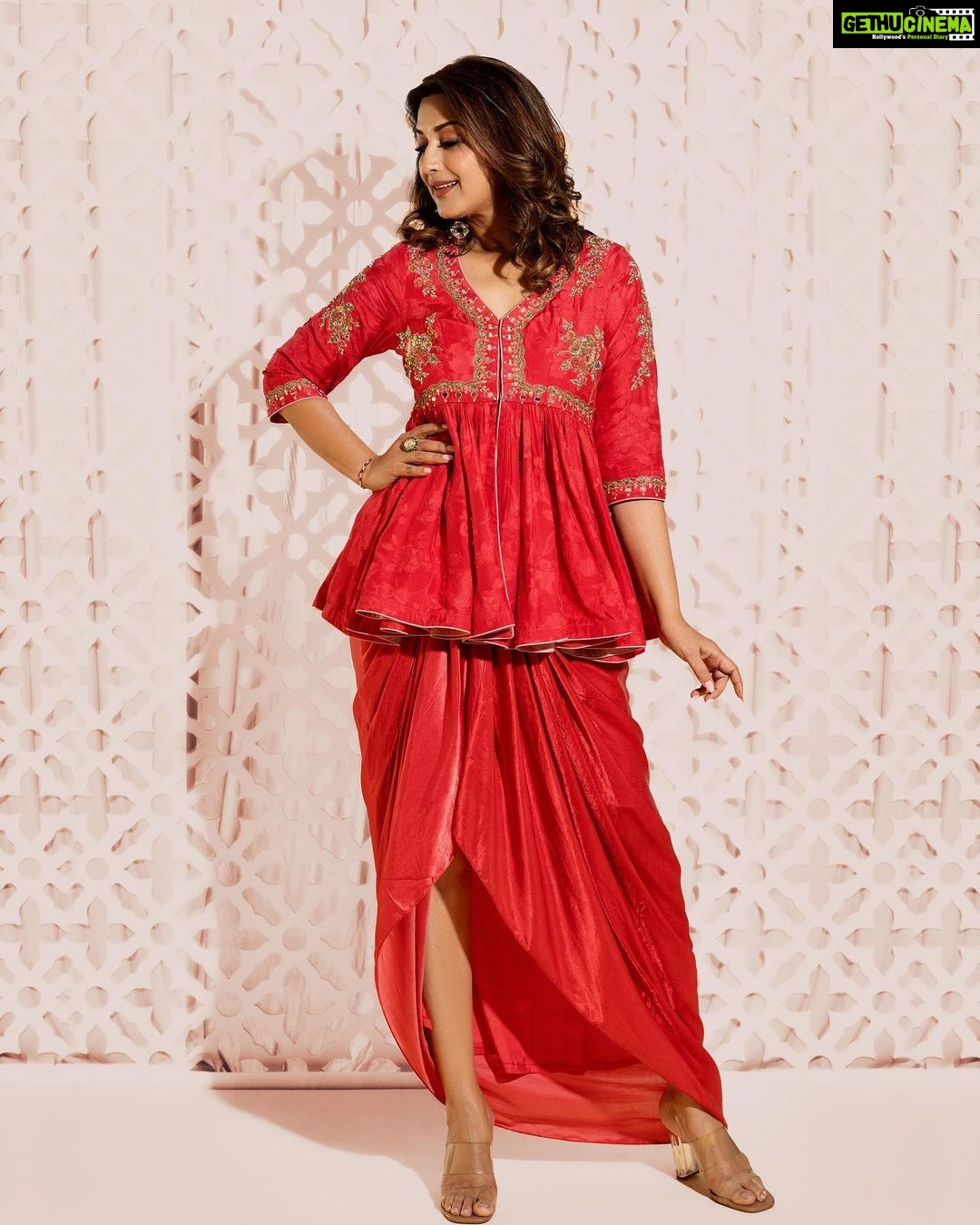 Sonali Bendre Instagram - Weekend forecast: 100% chances of Toooofaaani performances 🌪️❤️