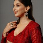 Sonali Bendre Instagram – Red-dy for the show!♥️
Celebrating Cinema ke 110 Saal Bemisaal tonight!🥳

Watch India’s Best Dancer only on @sonytvofficial , every Saturday- Sunday at 8pm.