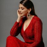 Sonali Bendre Instagram – Red-dy for the show!♥️
Celebrating Cinema ke 110 Saal Bemisaal tonight!🥳

Watch India’s Best Dancer only on @sonytvofficial , every Saturday- Sunday at 8pm.