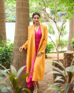 Sonali Bendre Instagram - Behind the lens on Monday, in the spotlight on Wednesday, and on your television screens on Saturday and Sunday…😋🩷

#IndiasBestDancer