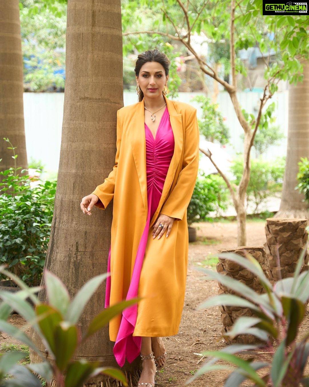 Sonali Bendre - 213K Likes - Behind the lens on Monday, in the spotlight on Wednesday, and on your television screens on Saturday and Sunday…😋🩷
#IndiasBestDancer