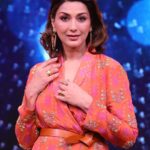 Sonali Bendre Instagram - Throwback to the first day on sets of #IBD 🧡💗