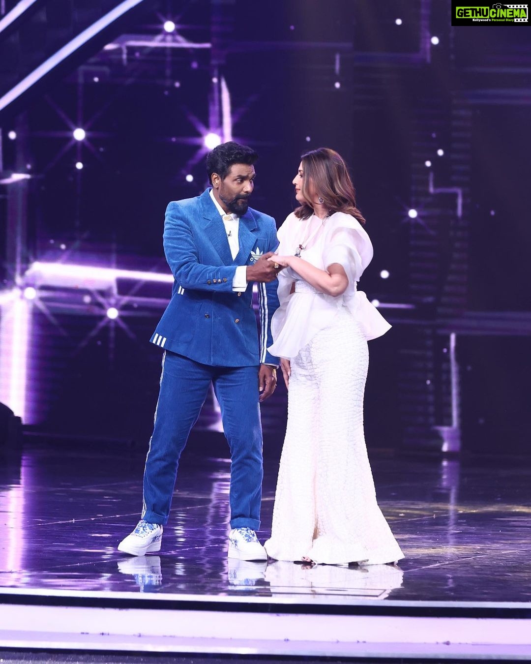 Sonali Bendre Instagram - शनिवार की रात्रि के लिए तैयार हो जाइए!😍 Yeh toh bus ek jhalak hai, asli celebration hoga kayi zyada shaandar! Dekhiye #IndiasBestDancer #GrandPremiere iss Sat-Sun raat 8 baje, sirf @sonytvofficial par. @geeta_kapurofficial @terence_here @remodsouza @framesproductioncompany