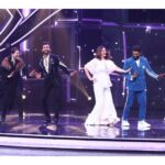Sonali Bendre Instagram – शनिवार की रात्रि के लिए तैयार हो जाइए!😍
Yeh toh bus ek jhalak hai, asli celebration hoga kayi zyada shaandar!
Dekhiye #IndiasBestDancer #GrandPremiere iss Sat-Sun raat 8 baje, sirf @sonytvofficial par.
@geeta_kapurofficial @terence_here @remodsouza @framesproductioncompany
