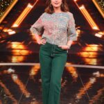 Sonali Bendre Instagram - It’s show time! 📹💚💗 #IndiasBestDancerAuditions Watch India's best dancer only on #SonyEntertainmentTelevision at 8pm, every Saturday-Sunday.