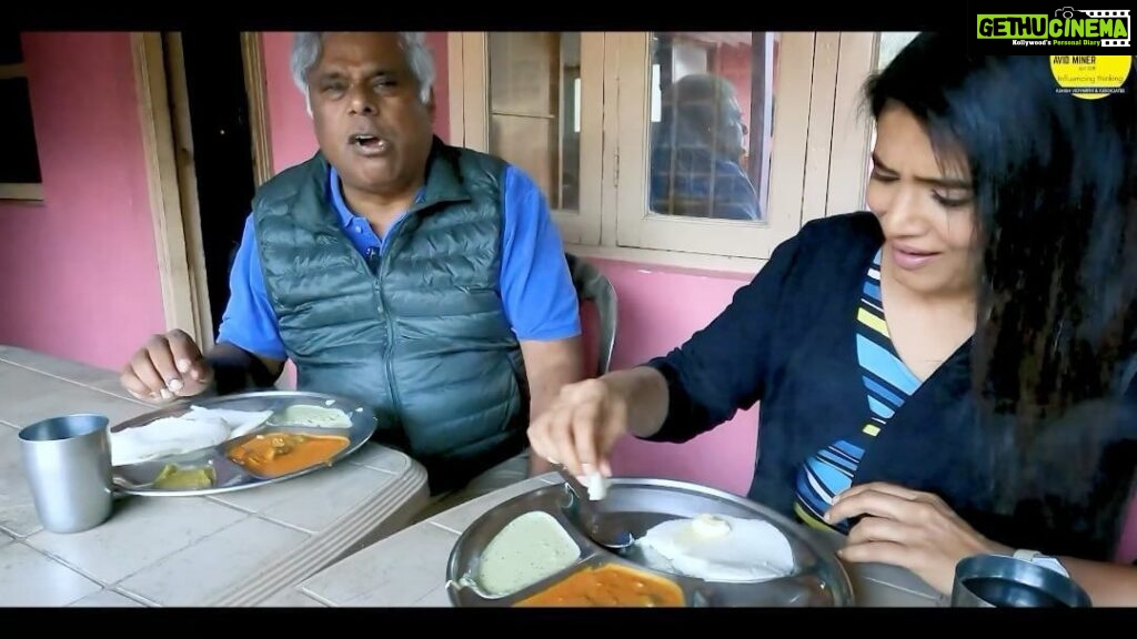 Sonali Kulkarni Instagram - AAP YEH NAHI JANATE HONGE | MORE THAN AN ACTOR - SONALI KULKARNI & ASHISH VIDYARTHI Full video on YouTube-Ashish Vidyarthi Official Two actors connect over food in the quaint hill station town of Karnataka, Sakleshpur. Meet the amazing, super-talented theatre and film actor, producer, and writer - Sonali Kulkarni. Hailing from a humble background, born to a middle-class family in Pune to leaving her mark in our hearts, her hard work, perseverance, and her undying love for acting has got her a long way in her journey, and believe me, she is just getting started. Over the years, I have known her through her extraordinary works but this was the first time I got the privilege to work with Sonali on a project. You'll see us sharing the screen, first time ever, for our latest Web Series on @primevideoin called "Half Pants Full Pants," based on Anand Suspi's book (that goes by the same name), directed by V.K. Prakash & brought to you by OML Studios. As we dived into steaming fluffy thatte idli, the warm food served lovingly by Prashant paved the way for conversations about acting, life, and more. There is so much to an actor than just what you see onscreen. So happy & grateful that I get the opportunity to meet some amazing people like Sonali. Do leave a comment & share your love for this wonderful human being🥰 Alshukran Bandhu, Alshukran Zindagi🙏🏻😇 #sonalikulkarni #ashishvidyarthi #halfpantsfullpants #webseries #amazonprime #karnataka #food #oml #shoot #bts #foodreels #bts #bengaluru #actress #ashwanthjuniorsuperstar #ashwanth