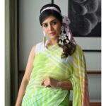 Sonali Kulkarni Instagram – मेरा दिल ये पुकारे …

Styled by – @prachethestylist 
Assisted by @styledby_bhakti 
Saree- @boveeecom
Earrings – @keiyura_jewelry
Managed by – @offbeatmediain
HMU : @anitahunurkar 

📸 : @nikhilpanditphotography 😎