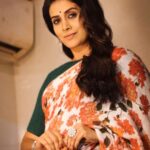 Sonali Kulkarni Instagram - That feeling when you wear Anavila’ saree 🥰 Thank you team @chala_hawa_yeu_dya.official 🤗 @zeemarathiofficial Styled by : @prachethestylist Assisted by : @styledby_bhakti Saree : @anavila_m Managed by : @elevate_promotions Jewlery : @shesaidyes.plv_jewellery @offbeatmediain Hair : @bhaktiborade_hairstylist Makeup : Anthony 📸 : @pranavgodsephotography #chalahawayeudya #zeemarathi
