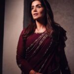 Sonali Kulkarni Instagram - Mood.. . . Styled by : @prachethestylist Assisted by : @styledby_bhakti @mansixix Outfit : @shivaliahmedabad @auorstudio Jewellery : @azotiique Makeup : @u.upendra1982 Hair : @bhaktiborade_hairstylist 📸 : @dadhi_wala Coordinator: @sujeetyadav4058