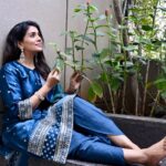Sonali Kulkarni Instagram - घननीळा ….. Styled by : @prachethestylist Assisted by : @styledby_bhakti Outfit : @moresha_sameera_dalvi Earring : @shesaidyes.plv_jewellery Bangles : @vivinia_designer_jewelery 📸 : @nikhilpanditphotography