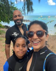 Sonali Kulkarni Instagram - Mauritius Photo Dump 2022 .. 😊💙 

#vacation #vacationmode #muritius #family#familytravel #2022 #besttimes