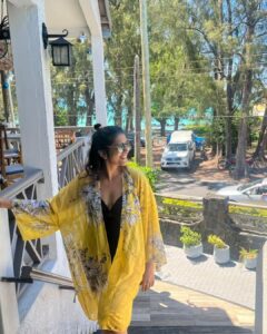 Sonali Kulkarni Instagram - Mauritius Photo Dump 2022 .. 😊💙 

#vacation #vacationmode #muritius #family#familytravel #2022 #besttimes