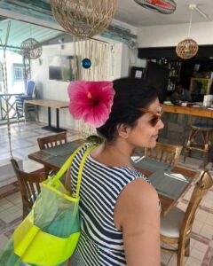 Sonali Kulkarni Instagram - Mauritius Photo Dump 2022 .. 😊💙 

#vacation #vacationmode #muritius #family#familytravel #2022 #besttimes