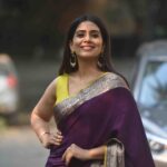 Sonali Kulkarni Instagram – Saree love 💜

Styled by : @prachethestylist 
Assisted by : @styledby_bhakti 
Saree : @turajaofficial 
Jewellery : @pinklanebyrashi
Managed by : @offbeatmediain
📸 : @saneshashank

#saree#sareelove#sareeday