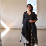 Sonali Kulkarni Instagram – काजल की सियाही..

Styled by : @prachethestylist 
Assisted by : @styledby_bhakti
Outfit : @gulaalindia 
@viralmantra
📸 :  @shruu_t