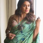 Sonali Kulkarni Instagram – Waiting.. you know for whom.. ☔️ 

Styled by : @prachethestylist
Assisted by : @stylistmanasi
Saree : @archanajaju.in @elevate_promotions
Jewlery :  @azotiique
Hair : @hairby_vidhya 
📸 : @kaustubh_gokhale