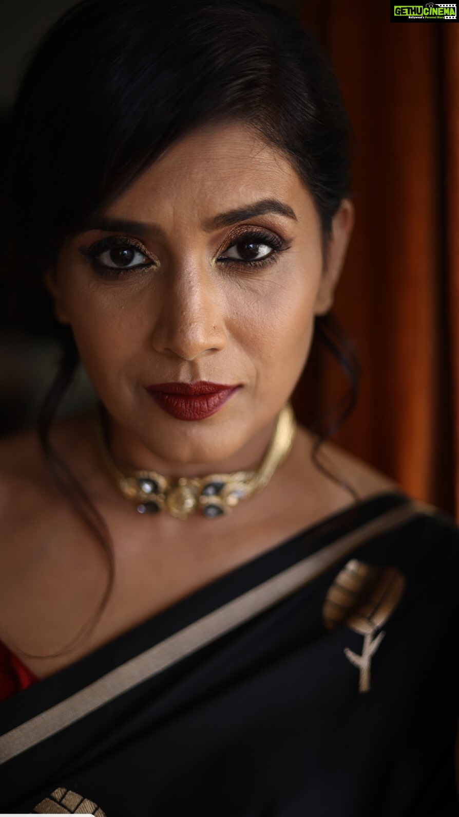 Sonali Kulkarni Instagram - Saree : @shantibanaras @khushishah99 Managed by : @elevate_promotions Jewellery : @aquamarine_jewellery Styled by : @prachethestylist Assisted by : @styledby_bhakti @stylistmanasi Hair : @bhaktiborade_hairstylist Makeup : @vrushti_harkare 📸 : @shrutisbagwe