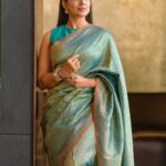 Sonali Kulkarni Instagram - Regal 💙 styled by : @prachethestylist Assisted by : @styledby_bhakti @stylistmansi Saree by : @priyankaraajiv Jewelry by : @houseofaadyaa Makeup : @sheetalpalsande Hair : @jyotisonawane91 Photos : @kaustubh_gokhale Assisted by : @sujeetyadav4058 Coordinator: @nehanee